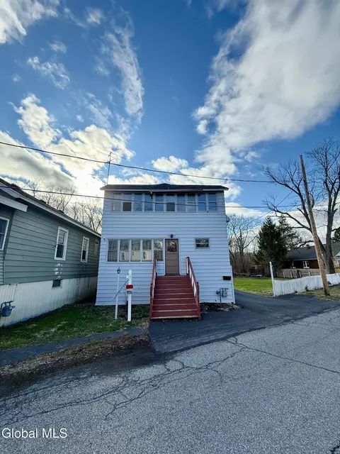 32 Lawrence St, Watervliet, NY 12189