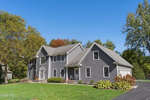 18 Dublin Dr, Niskayuna, NY 12309