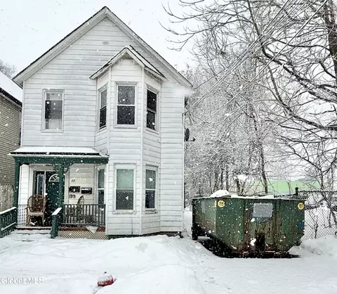 11 Mynderse St, Schenectady, NY 12307