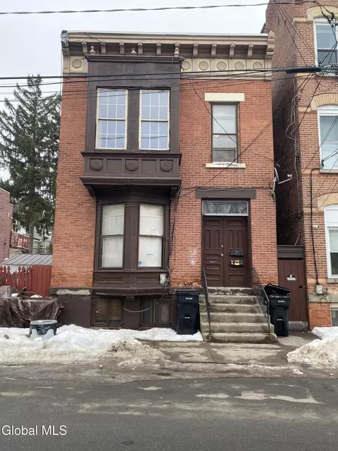 374 8th St, Troy, NY 12180