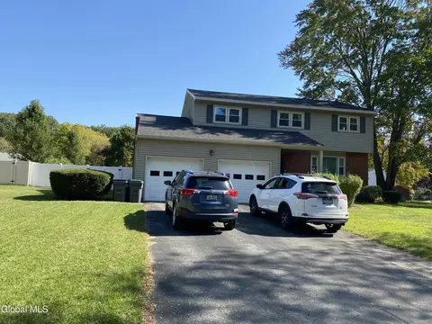 12 Concord Dr, Saratoga Springs, NY 12866