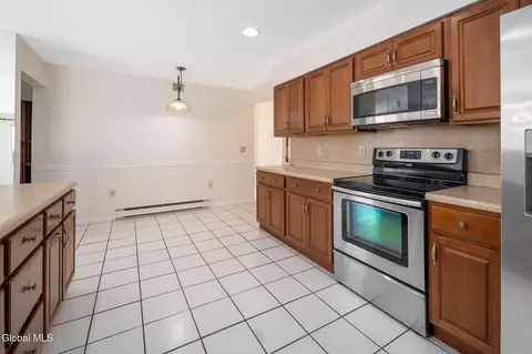 Kitchen - 40 Olympian Dr, Slingerlands, NY 12159 photo 5 of 5