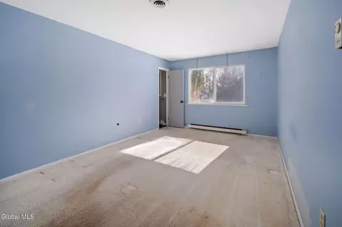 Bedroom - 40 Olympian Dr, Slingerlands, NY 12159 photo 1 of 4