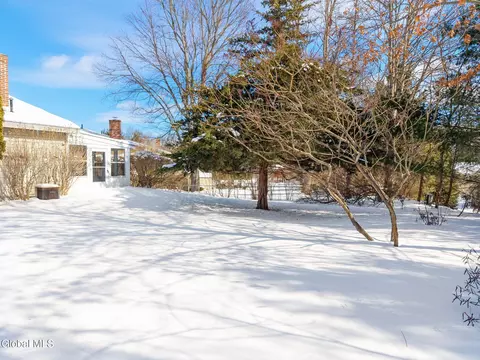 Exterior - 40 Olympian Dr, Slingerlands, NY 12159 photo 9 of 10