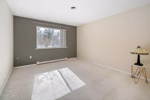 Bedroom - 40 Olympian Dr, Slingerlands, NY 12159 photo 3 of 4
