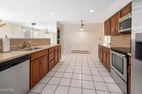 Kitchen - 40 Olympian Dr, Slingerlands, NY 12159 photo 1 of 5