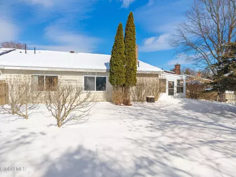 Exterior - 40 Olympian Dr, Slingerlands, NY 12159 photo 8 of 10