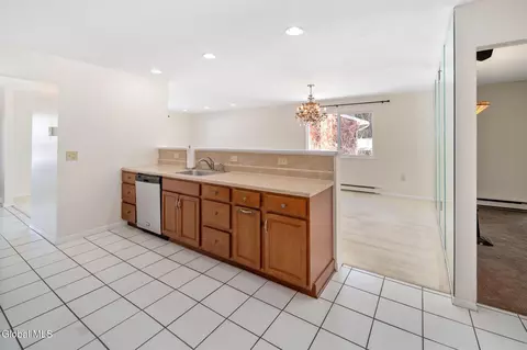 Kitchen - 40 Olympian Dr, Slingerlands, NY 12159 photo 2 of 5