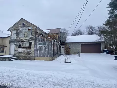 110 Maple Ln, Fort Hunter, NY 12069