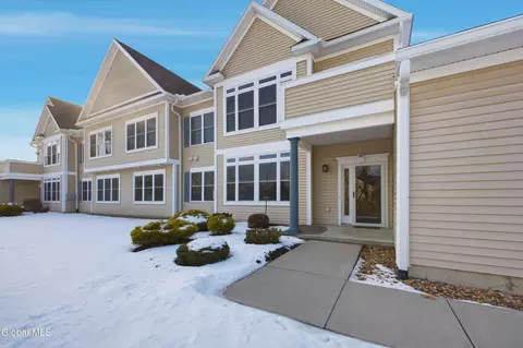 707 Lois Ln, Schenectady, NY 12304