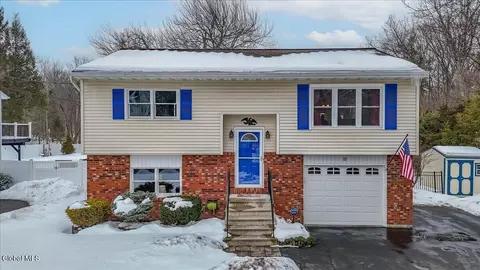 22 Thelma St, Albany, NY 12205
