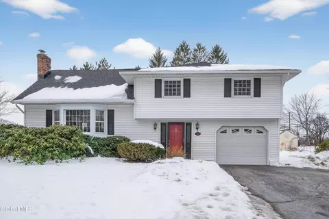3 Heidis Path, Ballston Lake, NY 12019