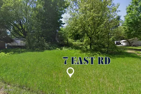 7 E Rd, Queensbury, NY 12804