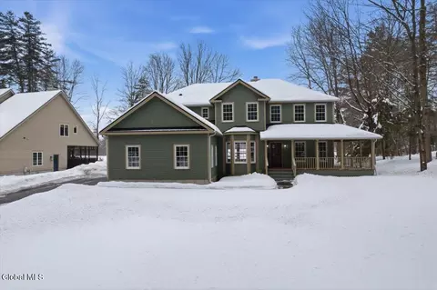 38 Hearthstone Dr, Gansevoort, NY 12831