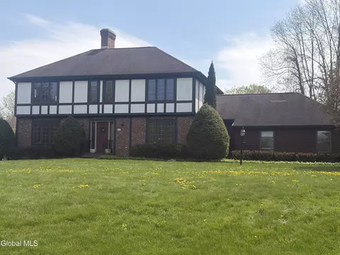 20 Butternut Hill Dr, Queensbury, NY 12804