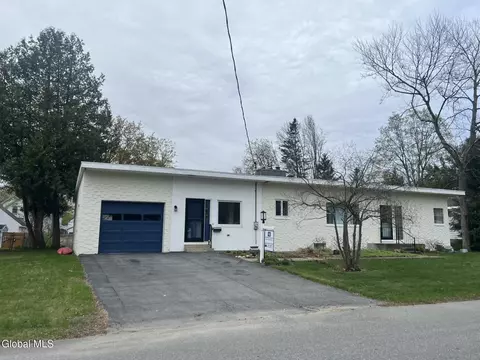 15 Arbor Dr, Glens Falls, NY 12801