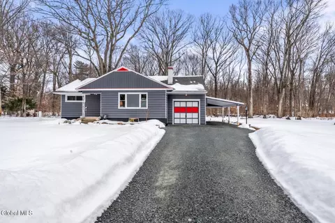 15 Maywood Dr, Glenville, NY 12302