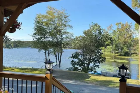 68 Lake Shore Circle Dr, Nassau, NY 12123