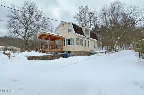68 Lake Shore Circle Dr, Nassau, NY 12123