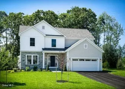 22 Cloverleaf Ct, East Greenbush, NY 12061