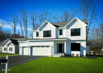 15 Stone Creek Dr, East Greenbush, NY 12061