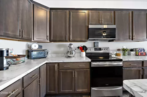 Kitchen - 1002 Grayson Pl, Schenectady, NY 12302 photo 4 of 5