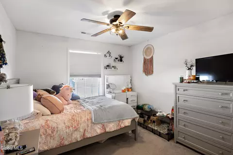 Bedroom - 1002 Grayson Pl, Schenectady, NY 12302 photo 4 of 4