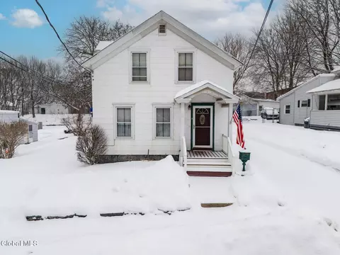 9 Fairview St, South Glens Falls, NY 12803