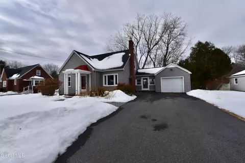 29 Washington Ave, Mechanicville, NY 12118