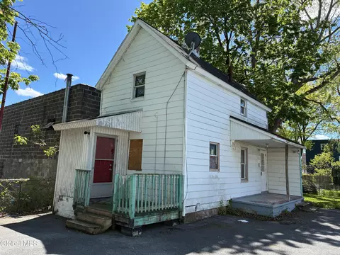 Exterior - 1324 8th Ave, Schenectady, NY 12303 photo 1 of 1