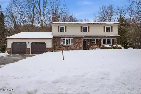 53 Brookline Dr, Clifton Park, NY 12065
