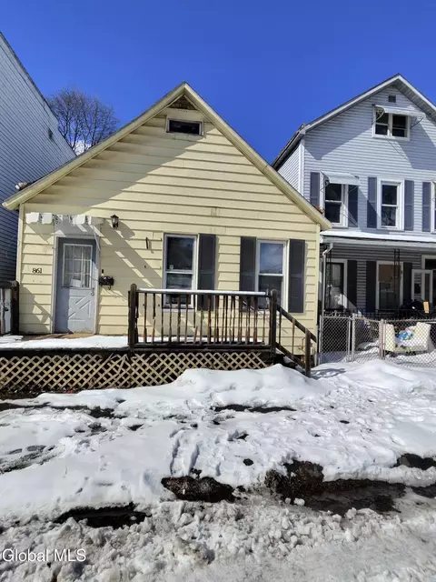 861 4th Ave, Troy, NY 12182
