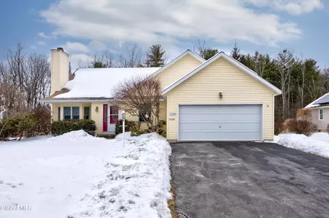2410 Parkville Pl, Niskayuna, NY 12309
