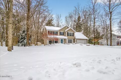 4 Glenburnie Dr, Gansevoort, NY 12831