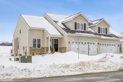 27 Paar Way, Mechanicville, NY 12118