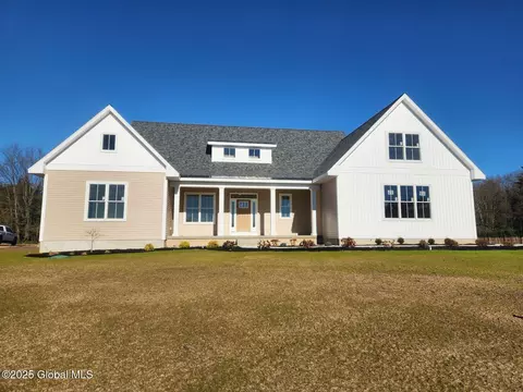 1 Brookhaven Ct, Saratoga Springs, NY 12866
