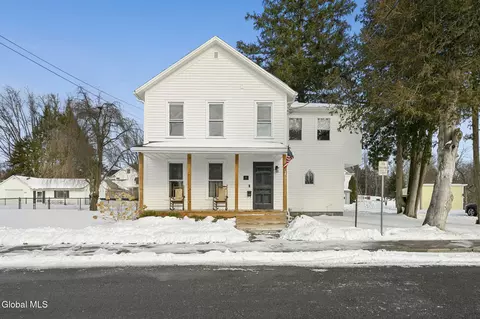 11 Hudson St, Castleton On Hudson, NY 12033
