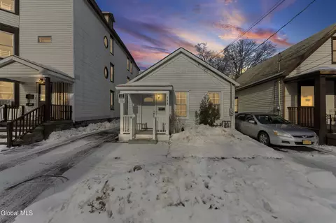 118 Degraff St, Schenectady, NY 12308
