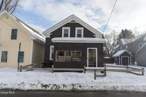 11 Moon St, Fort Edward, NY 12828