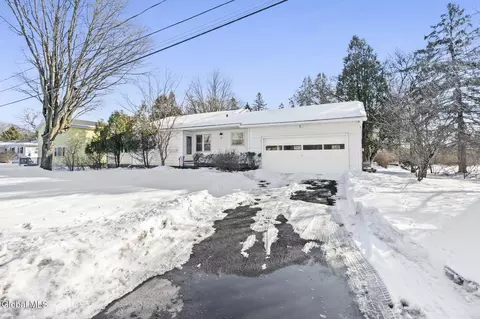 31 Magee Dr, Glenmont, NY 12077 photo 29