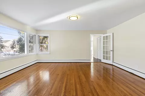 31 Magee Dr, Glenmont, NY 12077 photo 7