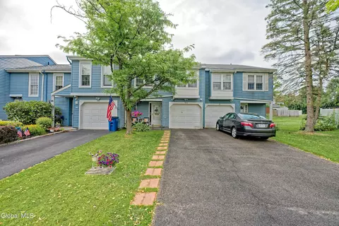 11 Fox Hollow Sq, Cohoes, NY 12047
