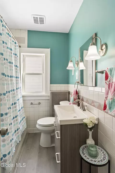 Bath - 12 Lawndale Ave, Schenectady, NY 12306 photo 1 of 2
