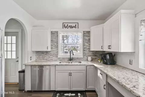 Kitchen - 12 Lawndale Ave, Schenectady, NY 12306 photo 3 of 4