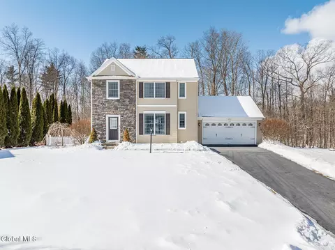 59 Sterling Heights Dr, Clifton Park, NY 12065