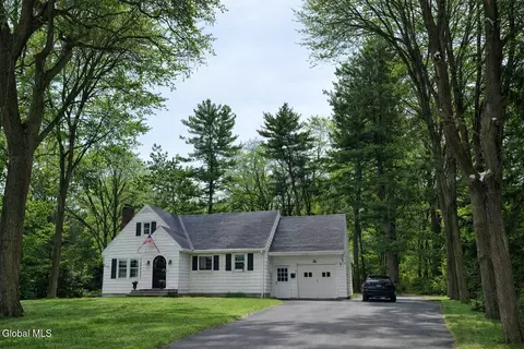 322 Osborne Rd, Loudonville, NY 12211