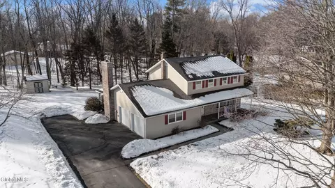 5 Huckleberry Dr, Castleton On Hudson, NY 12033