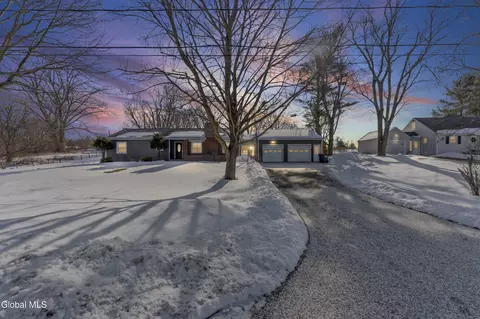 3 Corellis Dr, Rensselaer, NY 12144