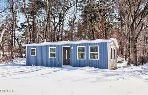 40 Sherwood Dr, Latham, NY 12110