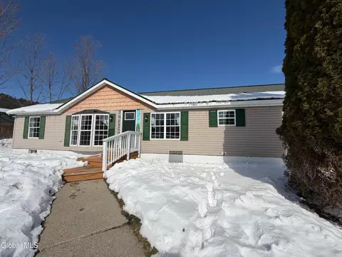 9 Meacham St, Port Henry, NY 12974